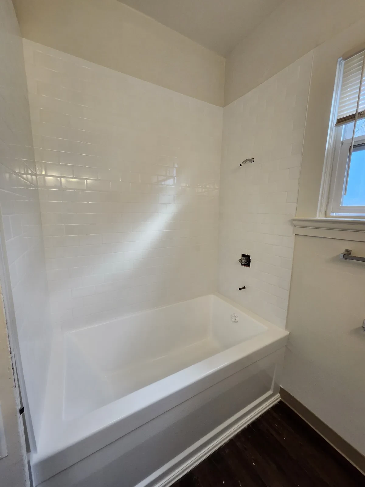 Cast Iron Tub Restoration - Paint Coat Carpentry